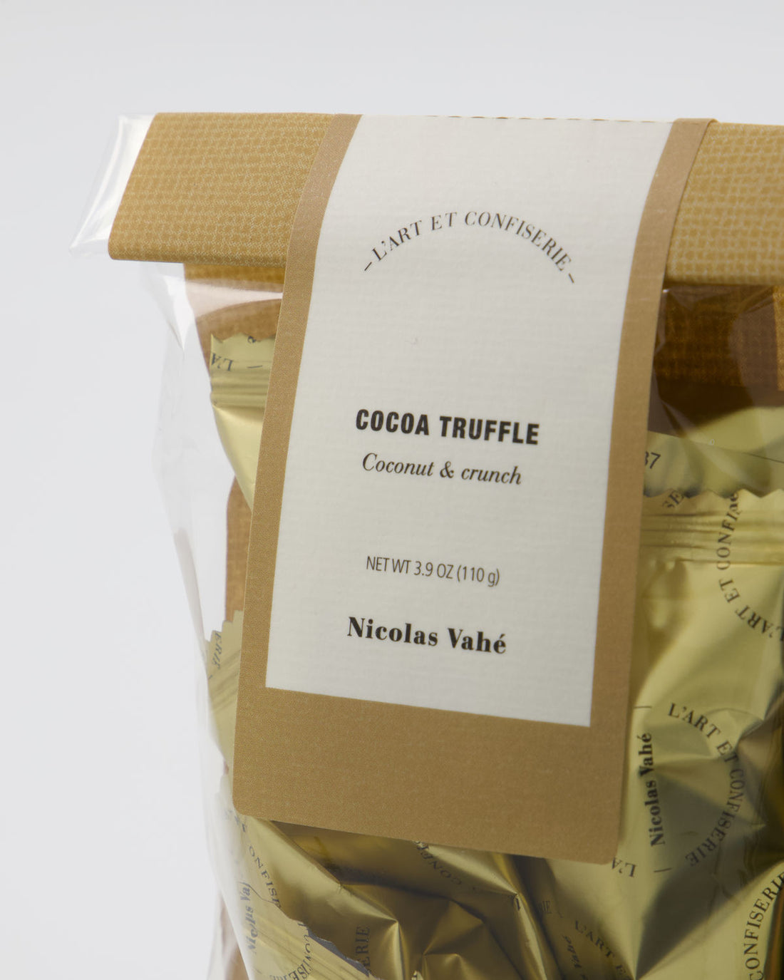 Nicolas Vahé - Cocoa truffle with coconut and crunch