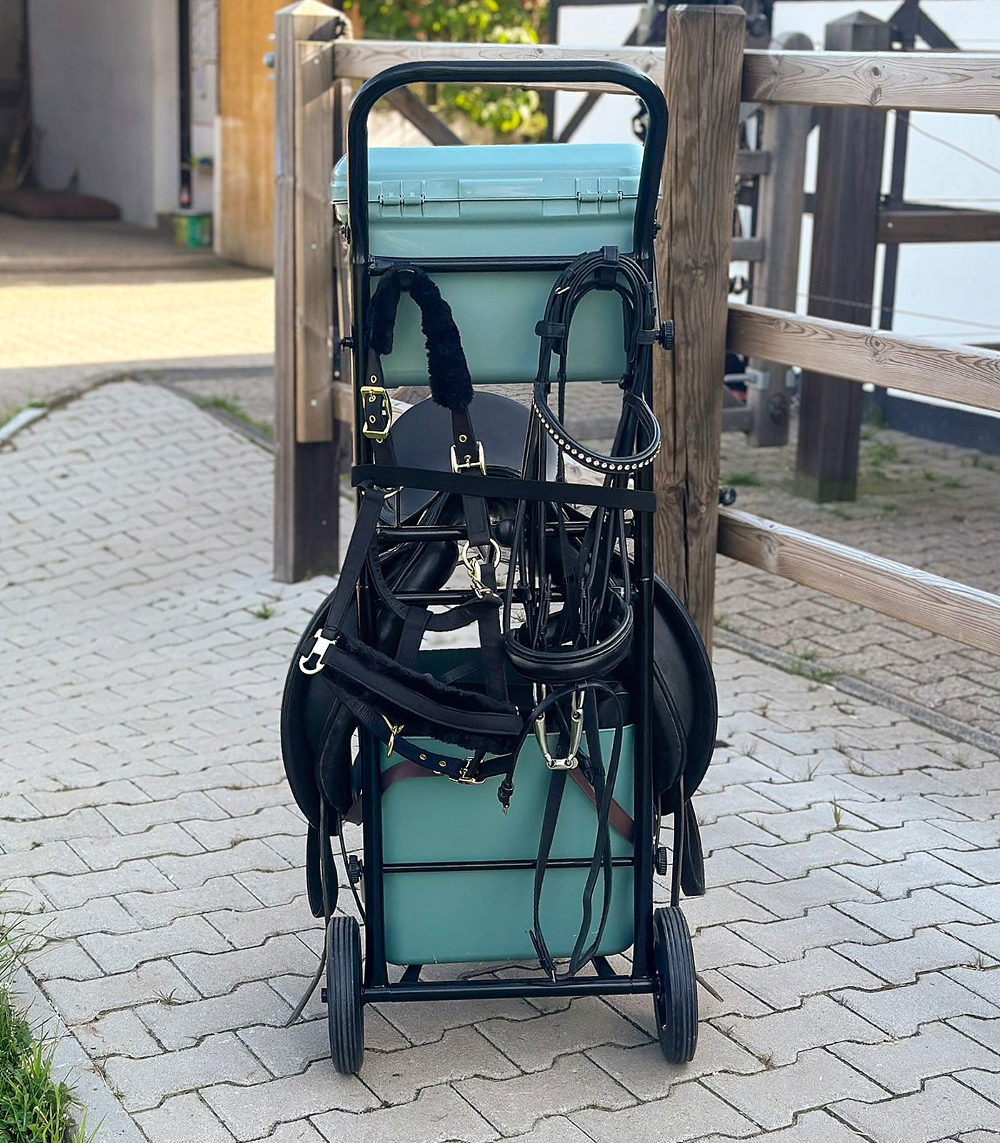 Waldhausen - Stable Carry, black