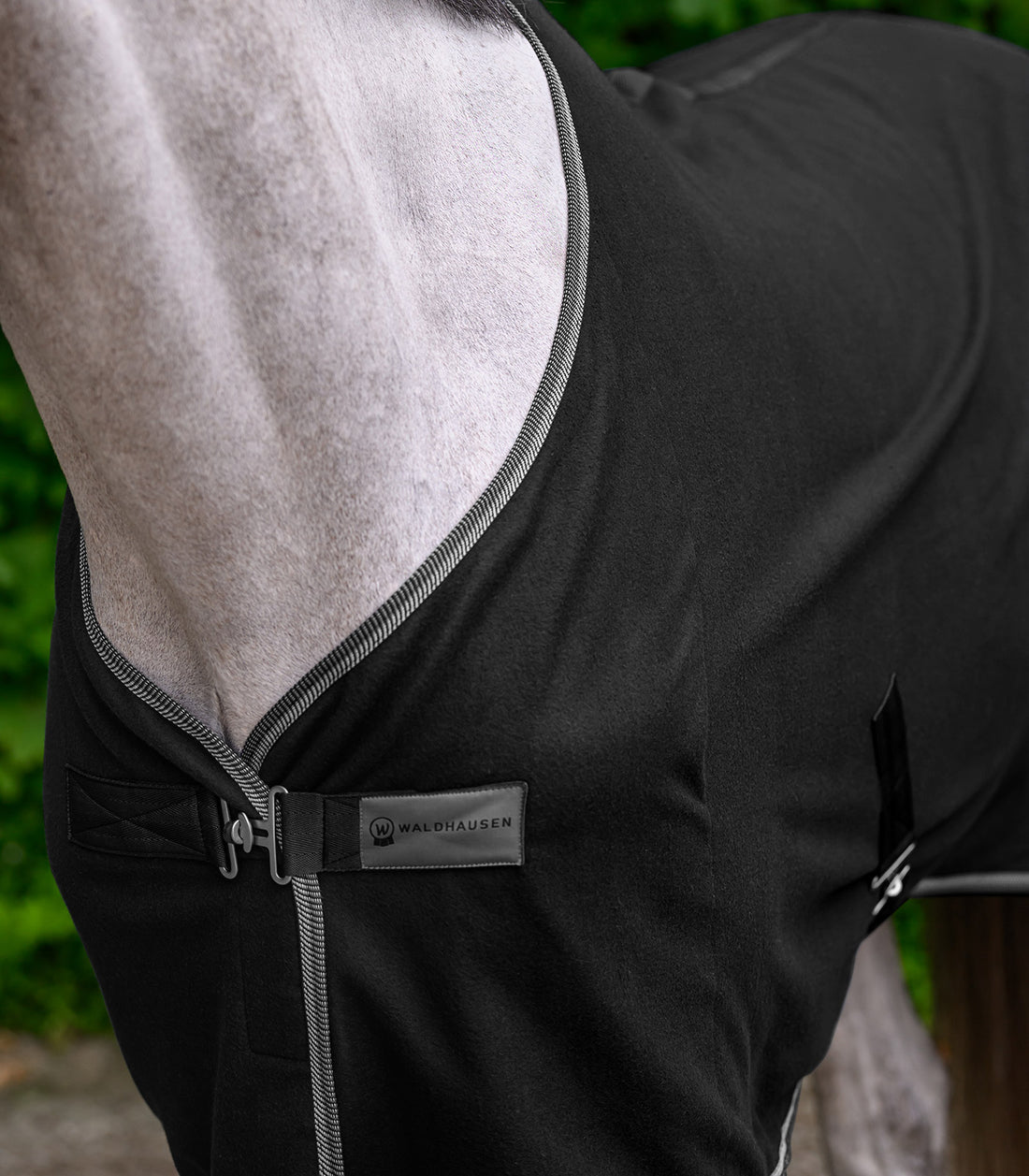 Waldhausen - ECONOMIC Fleece rug w. cross surcingles, black, 115 cm