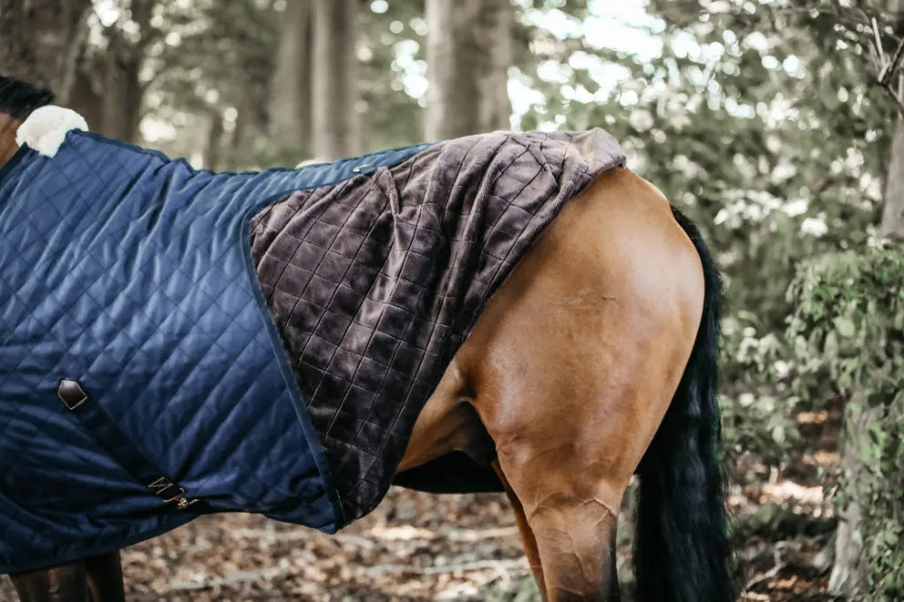 Kentucky - Stalddækken, stable rug, 200g foret m. kaninpels, navy