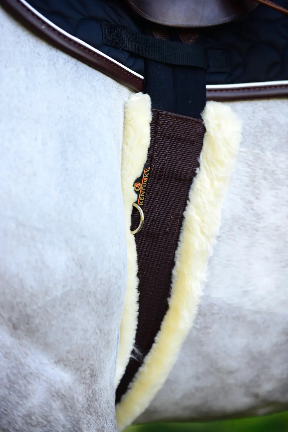 Kentucky - Gjord med lammeskind, sheepskin girth.