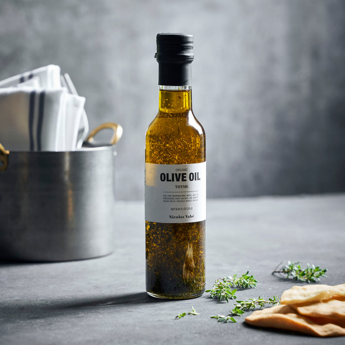 Nikolas Vahé - Organic olive oil with thyme