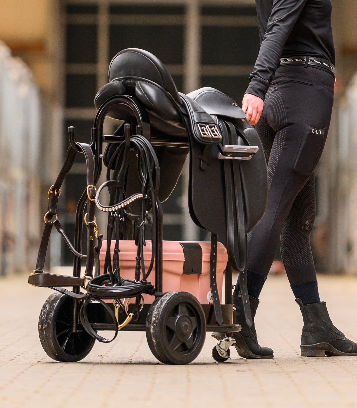 Waldhausen - Stable-Carry Basket, black