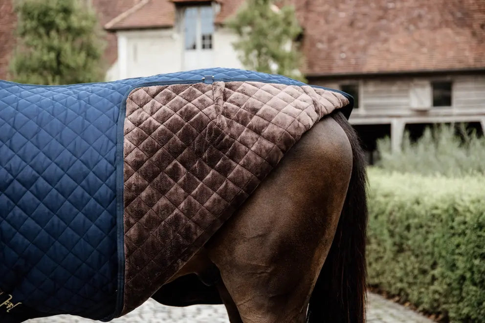 Kentucky - Stalddækken, stable rug, 200g foret m. kaninpels, navy