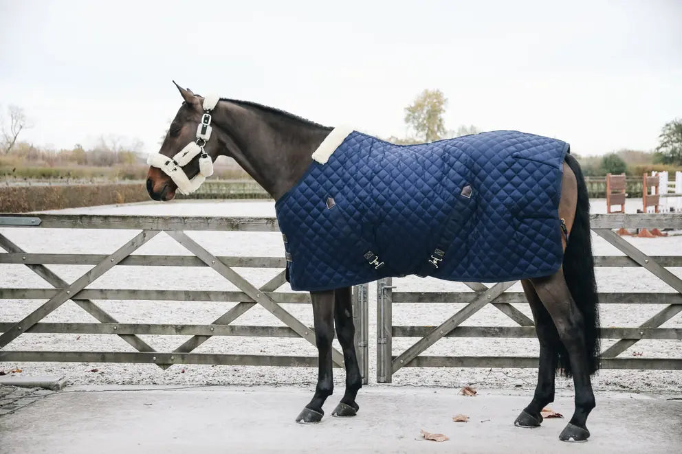 Kentucky - Stalddækken, stable rug, 200g foret m. kaninpels, navy