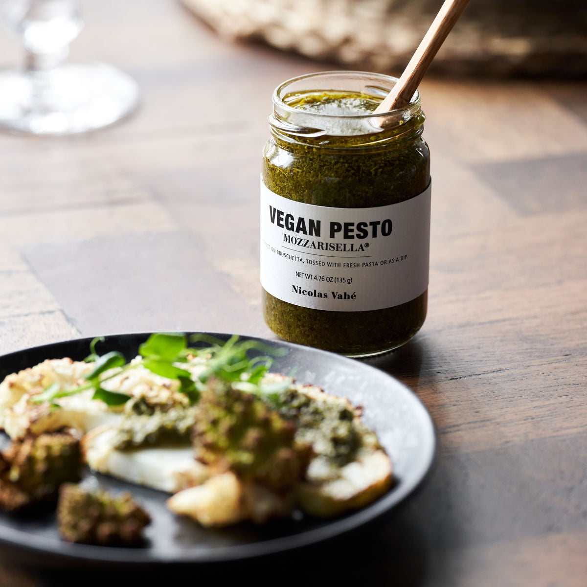 Nikolas Vahé - Vegan pesto with mozzarisella